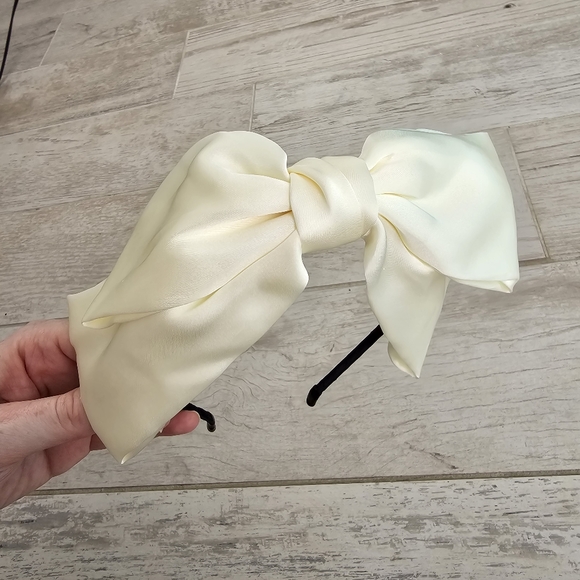 Ivory Oversized Bow Headband - Picture 3 of 9
